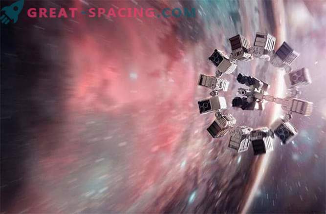 Дали молещата дупка е реална във филма Interstellar?