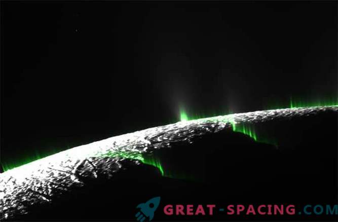 Енцеладовите гейзери може да са илюзия