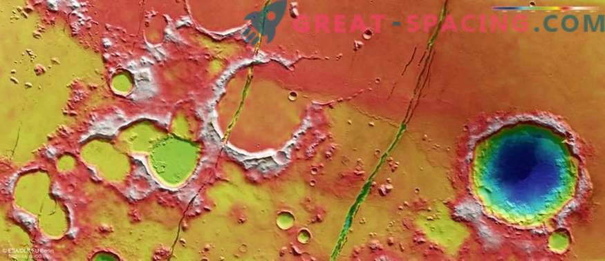 Свежа марсианска тектоника: дълбоки разломи на Червената планета