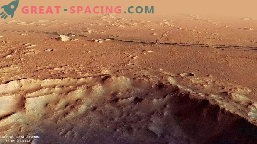 Свежа марсианска тектоника: дълбоки разломи на Червената планета