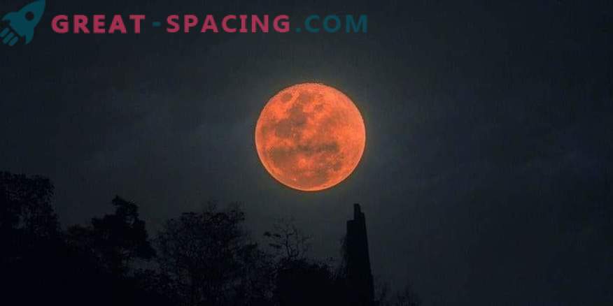 Общо лунно затъмнение: снимки на наблюдатели