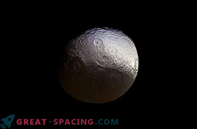 Касини направи нов образ на спътника Япет