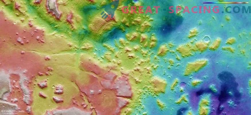 Водата, вятърът и ледът участваха във формирането на марсианската повърхност