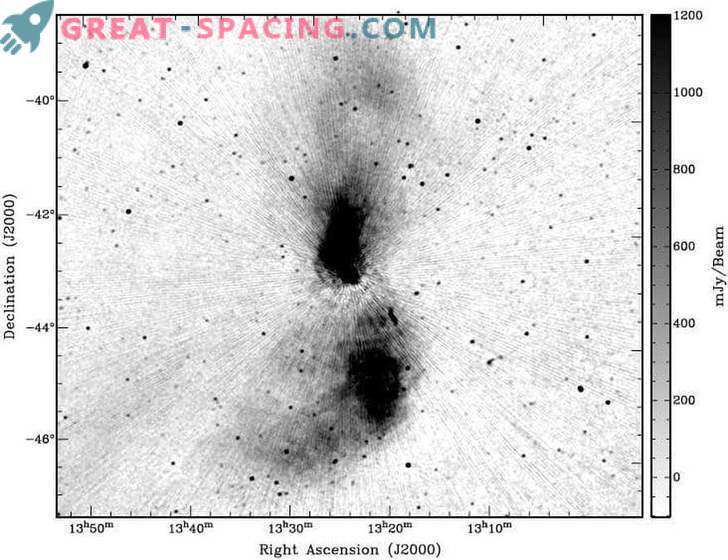 Телескопи, изследващи гигантска галактика