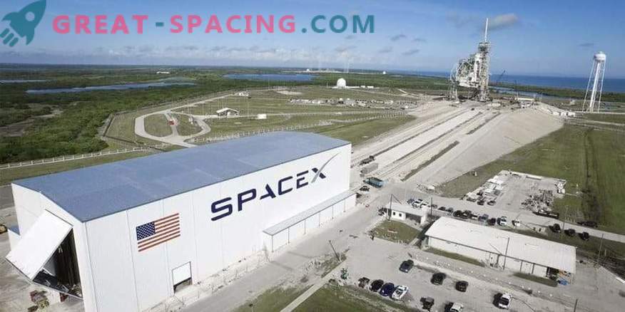 SpaceX забави първия полет
