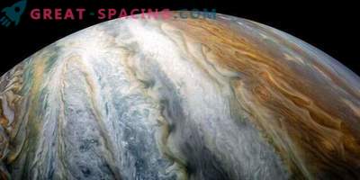 Загадката на цветните решетки на Юпитер
