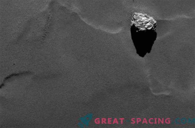 Rosetta открила каменна пирамида на повърхността на кометата