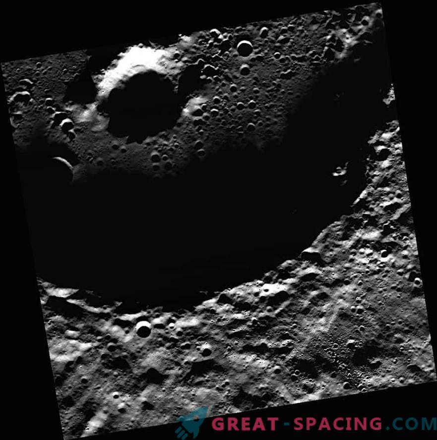 НАСА получи първите снимки на лед върху Меркурий