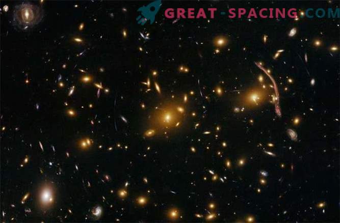 Най-изумителните примери на гравитационни лещи: Снимки