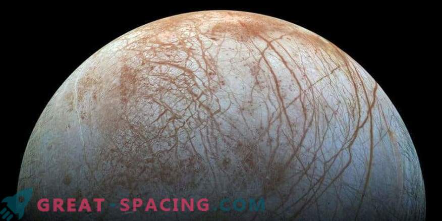 Сателитът на Юпитер изненадва учени със странно студено петно.