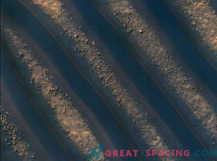 Марсианската пролет разтопява пясъчните дюни