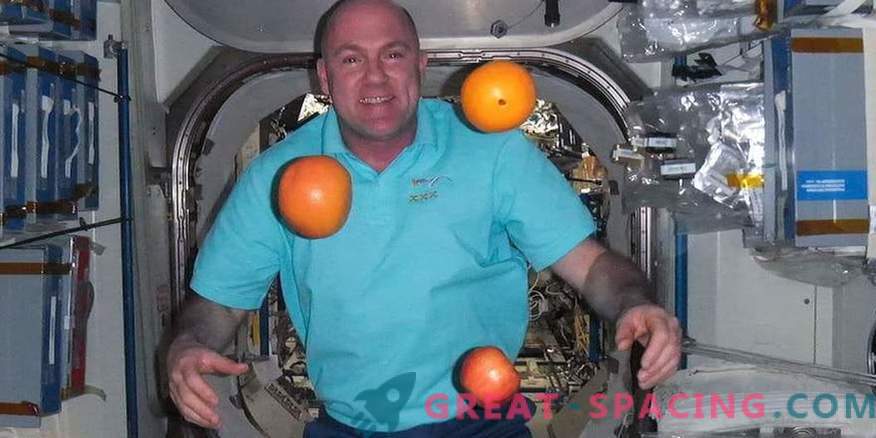 Грешен номер! Астронавтът случайно набра 911 от космоса
