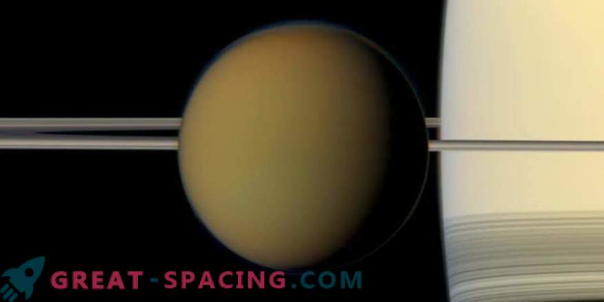 Вълшебството на Титан в инфрачервения преглед