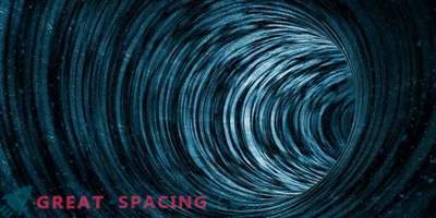 Възможно ли е да се пътува в пространството и времето чрез червея дупка