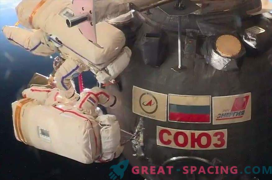 Как астронавтите изучават дупката на кораба 