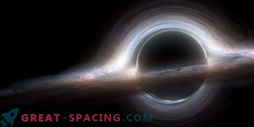 Материалът попада в черна дупка със скорост от 90 000 км / сек!