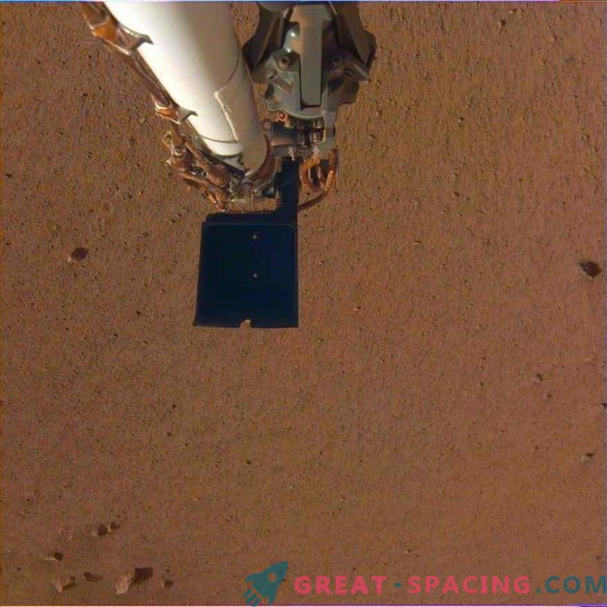 InSight освобождава роботизирана ръка! Нови снимки от Марс