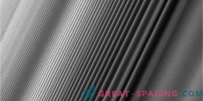 Касини улови образуването на вълни в пръстените на Сатурн