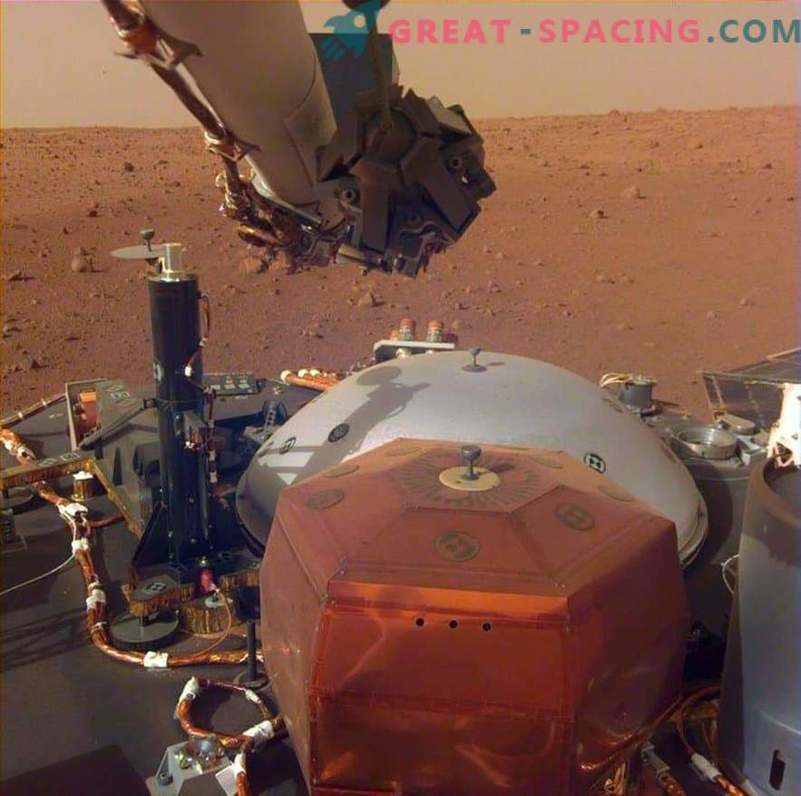 Марсианската InSight ще започне да пробива повърхността следващия месец.