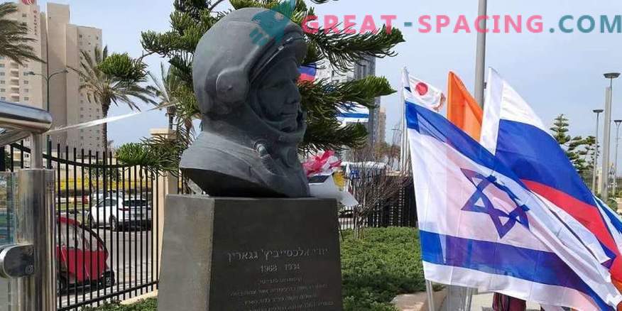 Паметник на Юрий Гагарин, издигнат в Израел