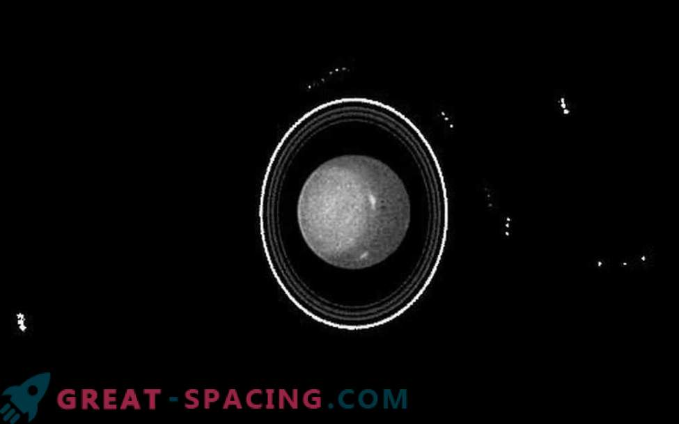 Какво научаваме за Уран чрез гмуркане на Касини в пръстените на Сатурн?