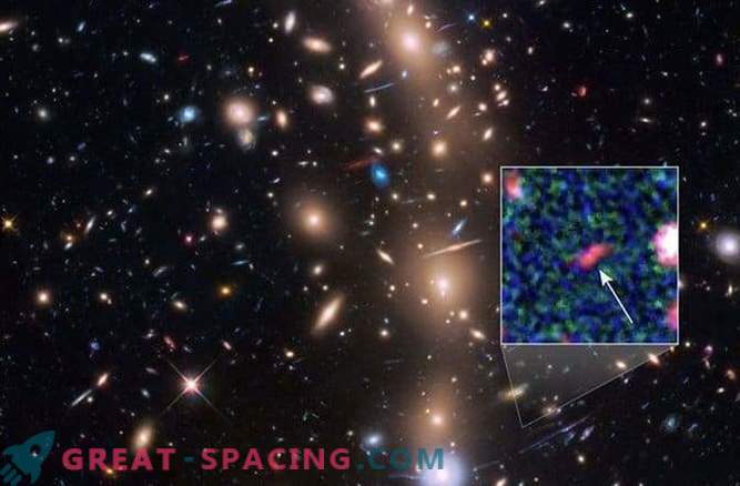 Астрономите забелязаха най-далечната галактика