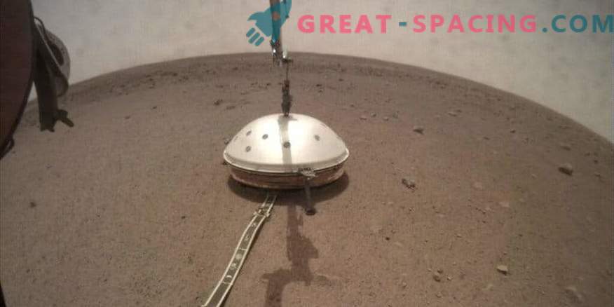 Seismometern InSight hittade ett bekvämt skydd på Mars