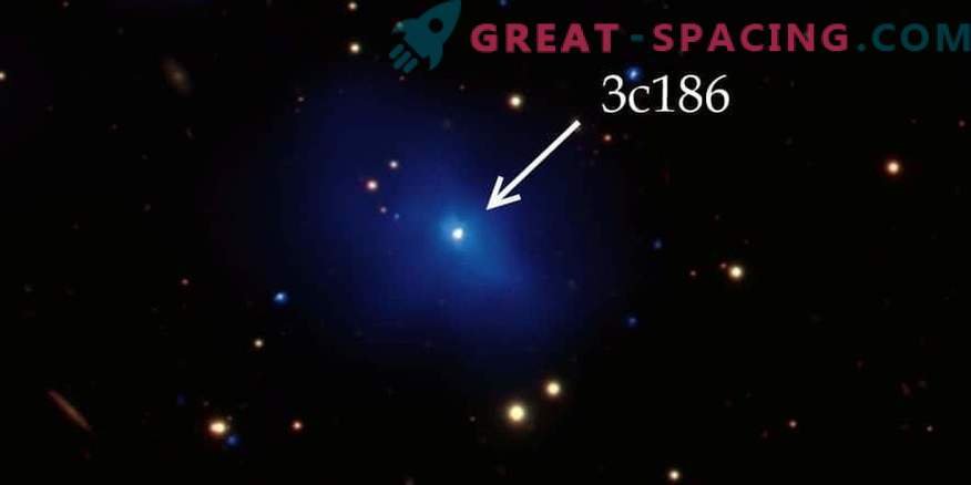 Супермасивна черна дупка, избягала от галактиката 3C186