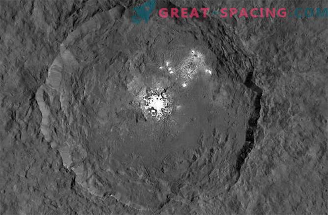 Noslēpumaini spilgti plankumi uz Ceres mainās spontāni