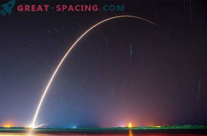 Ракетната част на SpaceX Фалкон проведе втора успешна кацане.