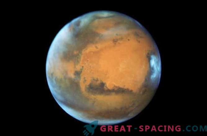 Хъбъл направи образ на Марс по време на конфронтацията на Червената планета