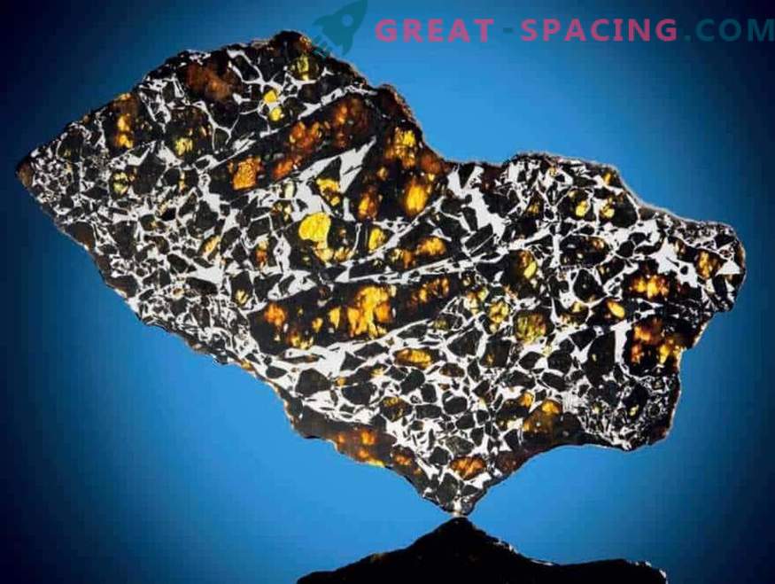 Египетска украса с парче метеорит: колко опасни са експлозиите в земната атмосфера