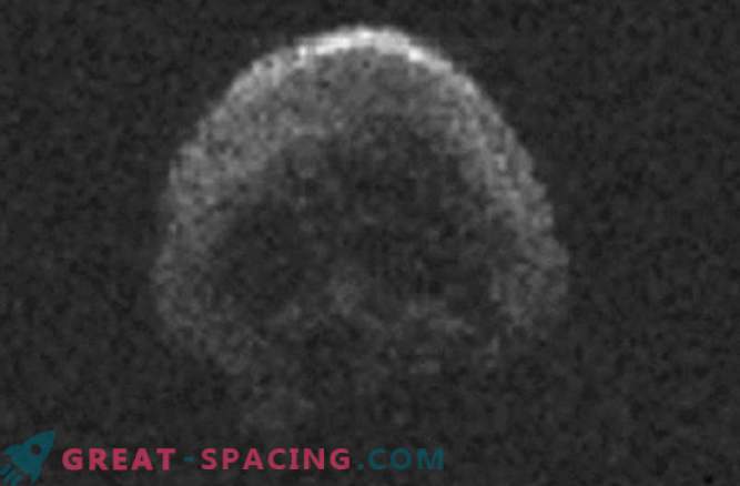 Астероид с форма на череп 