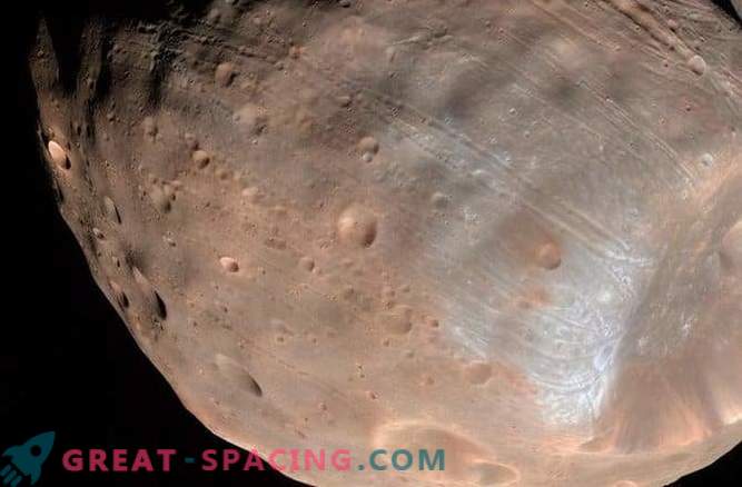 7 факти за обречения спътник на Марс