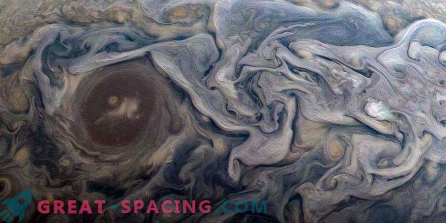 Удивителните мраморни облаци на Юпитер