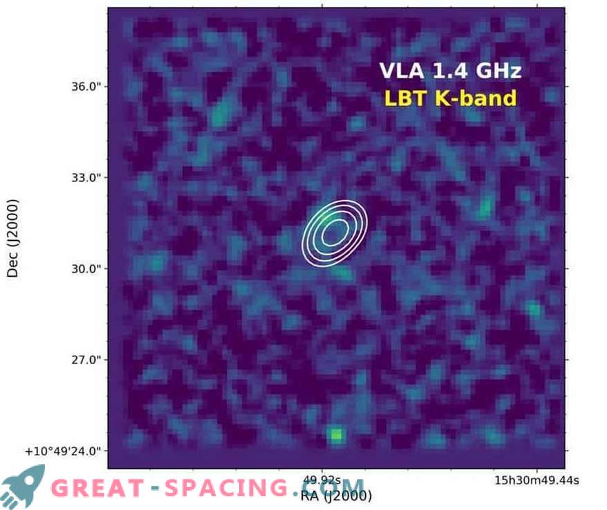 Астрономите съобщават за най-далечната радио галактика