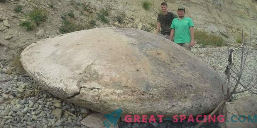 Каменни дискове под формата на летящи чинии. Уфолозите и учените спорят за произхода на находките в област Волгоград
