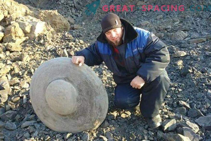 Каменни дискове под формата на летящи чинии. Уфолозите и учените спорят за произхода на находките в област Волгоград