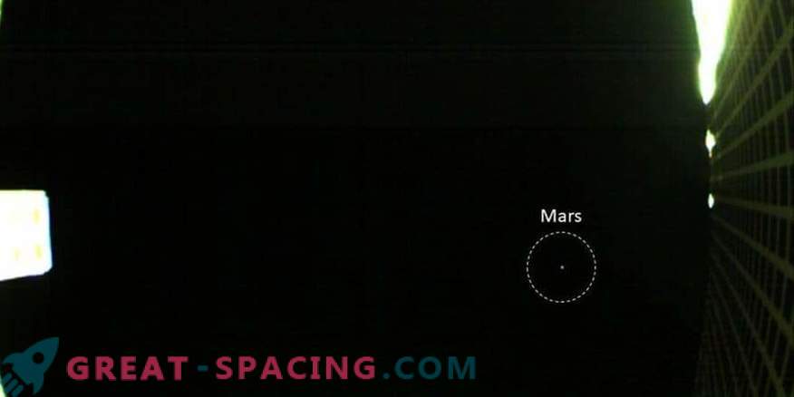 Първата снимка на Марс от малките спътници на MarCO