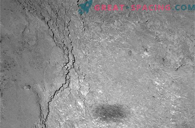 Rosetta улавя собствената си сянка върху повърхността на кометата