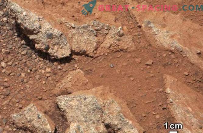 Проучване на древните води на Марс от ровера Любопитство: снимка