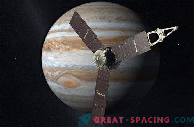 Космическата станция Юнона неконтролируемо приближава Юпитер