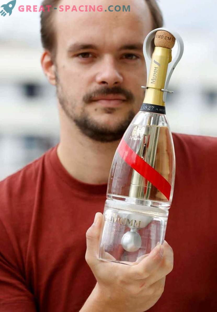 Шампанско в космоса! Бутилка Zero-G позволява на туристите да се насладят на питие в безкрайно пространство