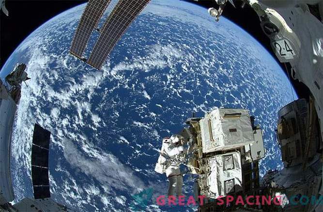 Зашеметяващ изглед от космическата станция.