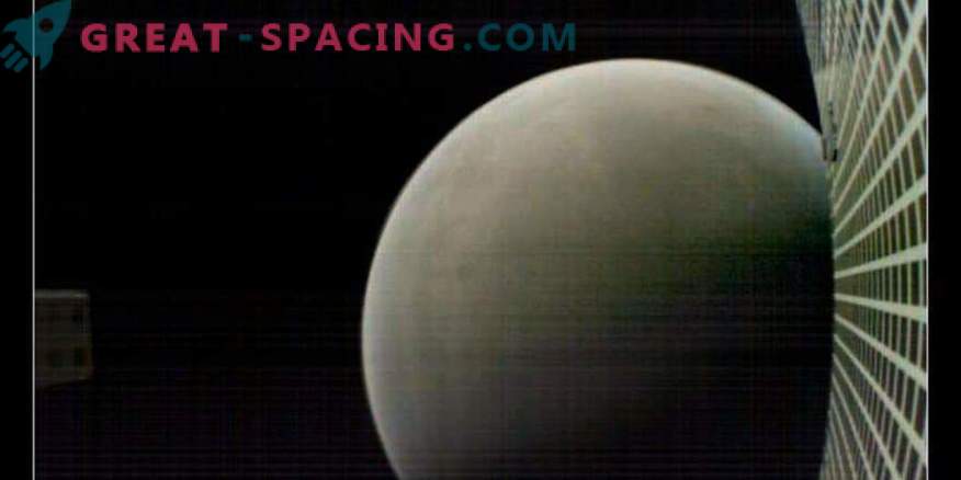 Прощална снимка на Марс от малки спътници