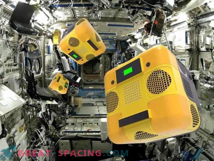 Какво правят робот-роботите на орбиталната станция?