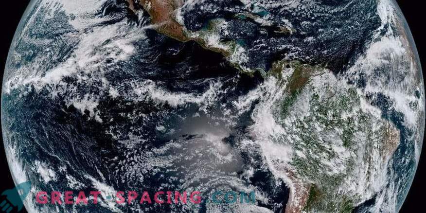 Зашеметяващ изглед на планетата от нов метеорологичен сателит